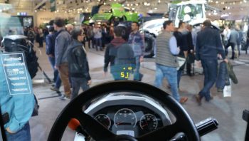 [Agritechnica 2017] Tracteur : tout simplement génial.. A quand le pare-brise tactile ?