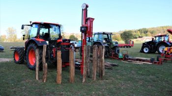 Un enfonce pieux hydraulique à percussion pour sécuriser les travaux d’entretien des clôtures