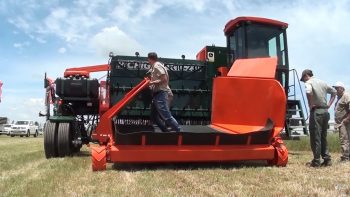 Etonnant : une boudineuse d’ensilage automotrice