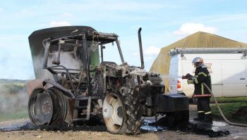 Quand une surcharge électrique met le feu au tracteur