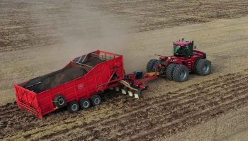 Un enfouisseur de compost pour régénérer les sols