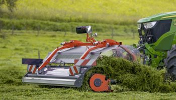 Kuhn lance un andaineur à tapis frontal