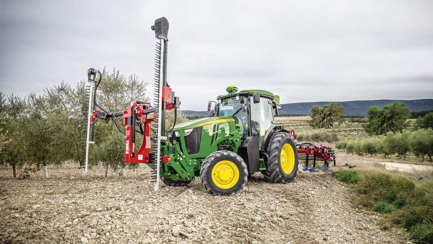 John Deere 5ML : des tracteurs sp?�cialis?�s plus puissants et intelligents