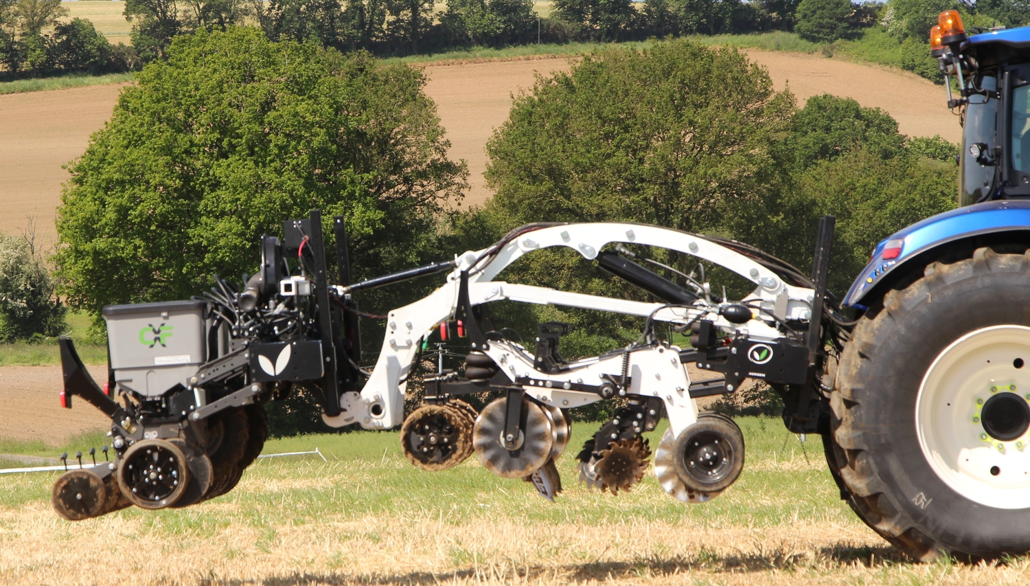 Strip-till : un combiné avec semoir monograine chez Agrisem