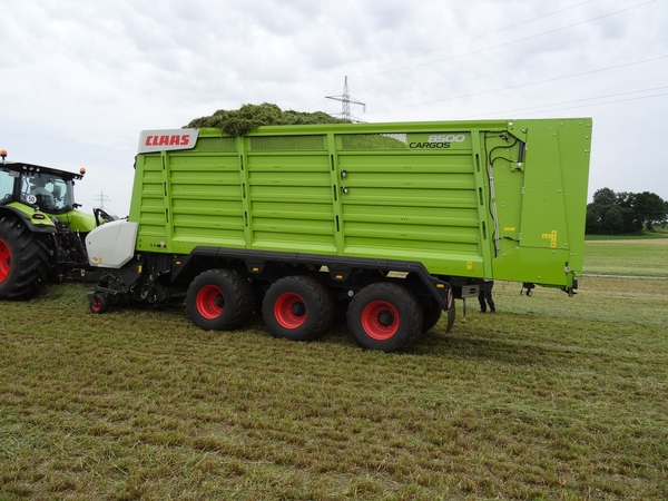 Un châssis tridem est disponible sur le modèle Cargos 8500. claas cargos 8000